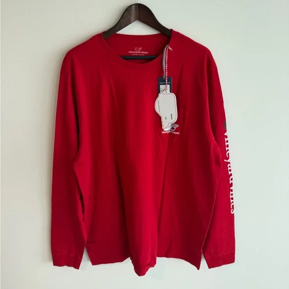 NWT Vineyard Vines Santa Whale Christmas Red Long Sleeve Graphic Pocket Tee - Picture 3 of 10
